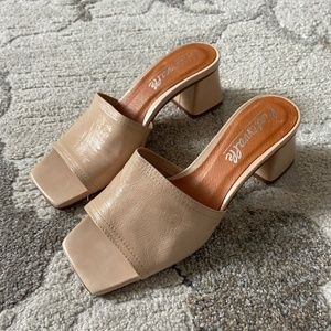 L'intervalle Leather Nude Mules